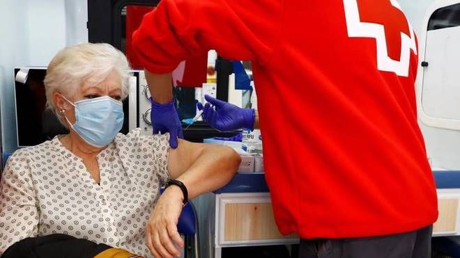 Investigan en Noruega la muerte de más de 20 personas luego de recibir la vacuna contra el coronavirus.
